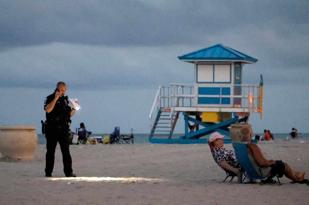 Florida Police Arrest Man, Search for 2 Others in Memorial Day Beach Shooting