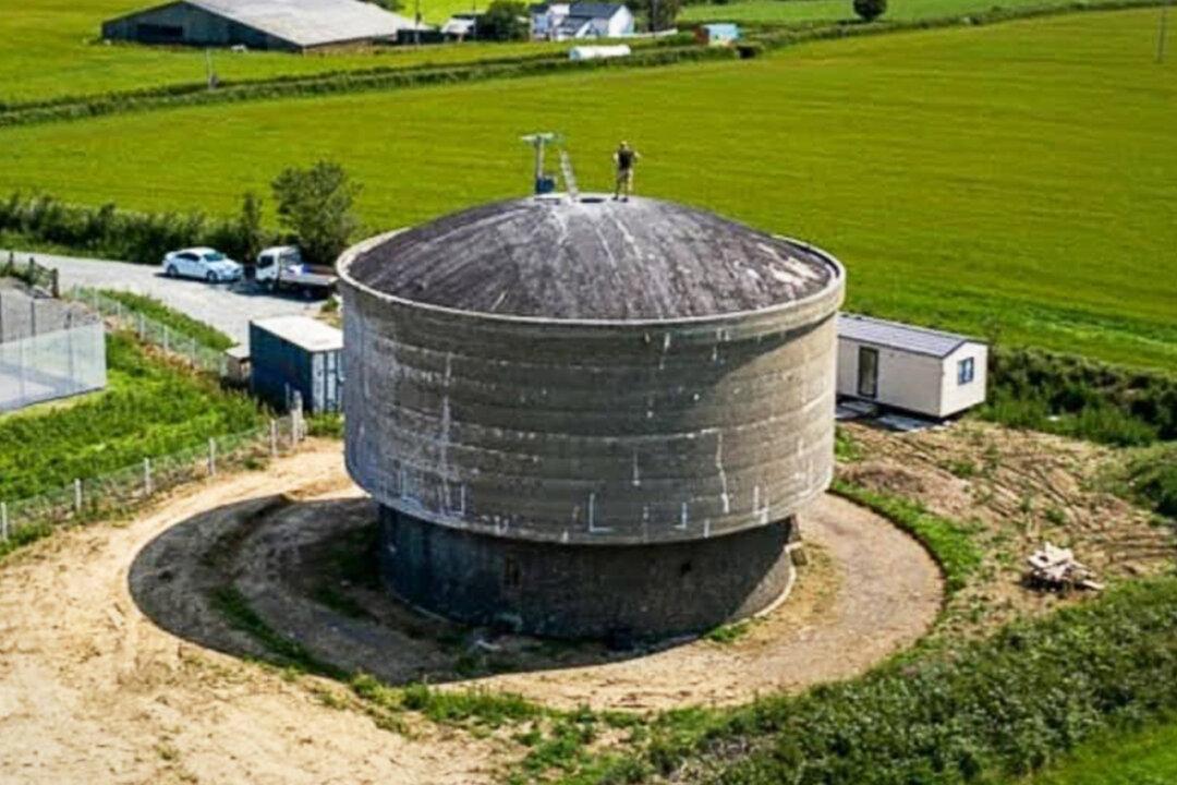 Man Transforms Abandoned 1940s Water Tower Into $2.5 Million Luxury Home—Here’s How It Looks Inside