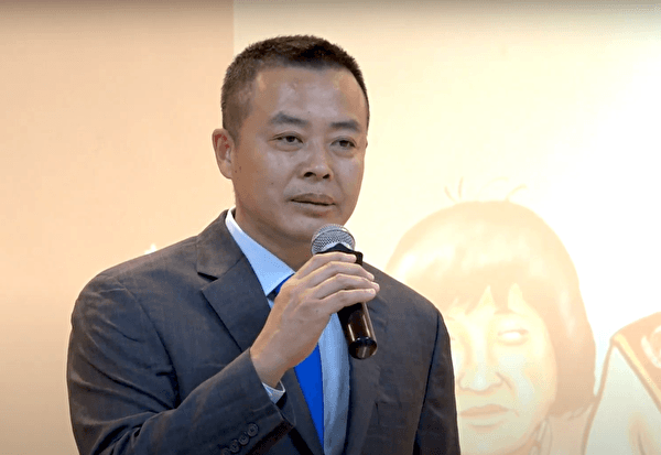 Zhao Lanjian, a veteran Chinese journalist-in-exile, is recognized for his work in uncovering the identity of the “chained woman,” a mother of eight children and a victim of child trafficking, on Sept. 17, 2022. (Chang Chun/The Epoch Times)