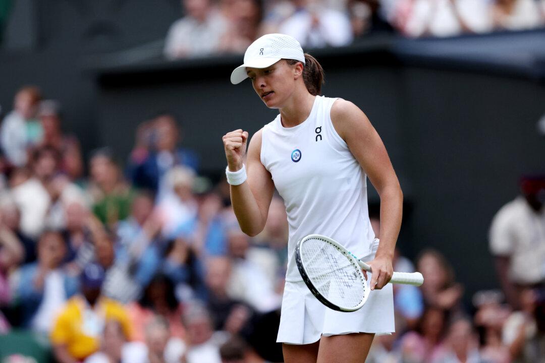 Swiatek Finally Reaches Wimbledon Quarterfinals; Djokovic’s Match Suspended