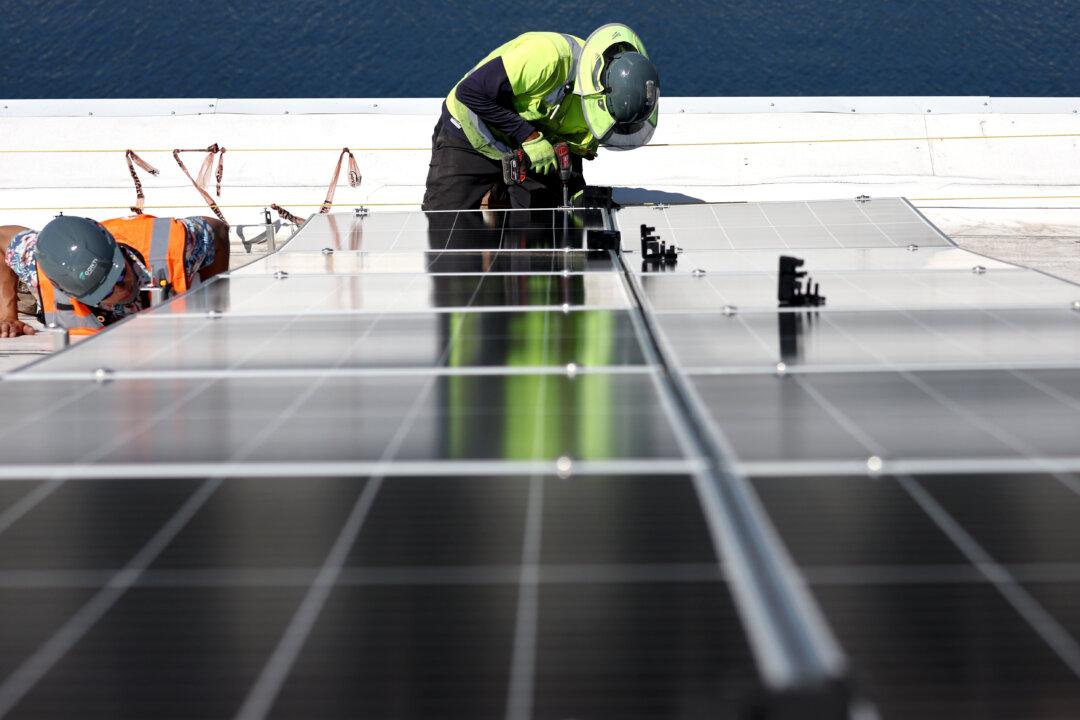 Bipartisan Senators Urge Biden to Increase Tariffs on Chinese Solar Panels