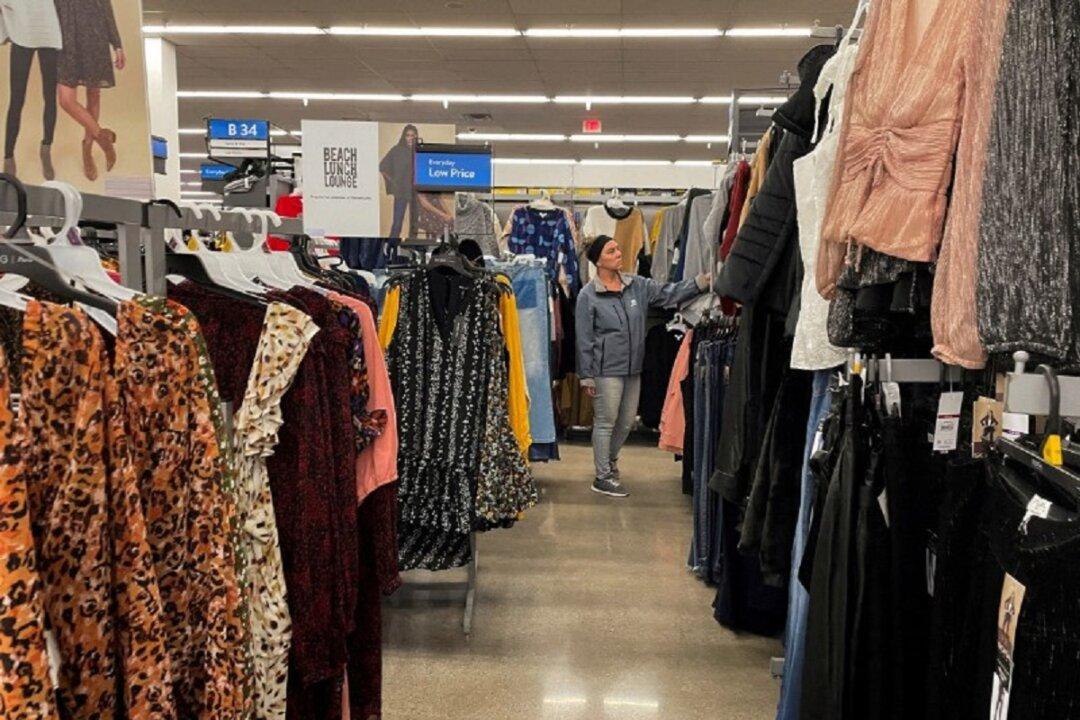 US Retail Sales Increase More Than Expected in July