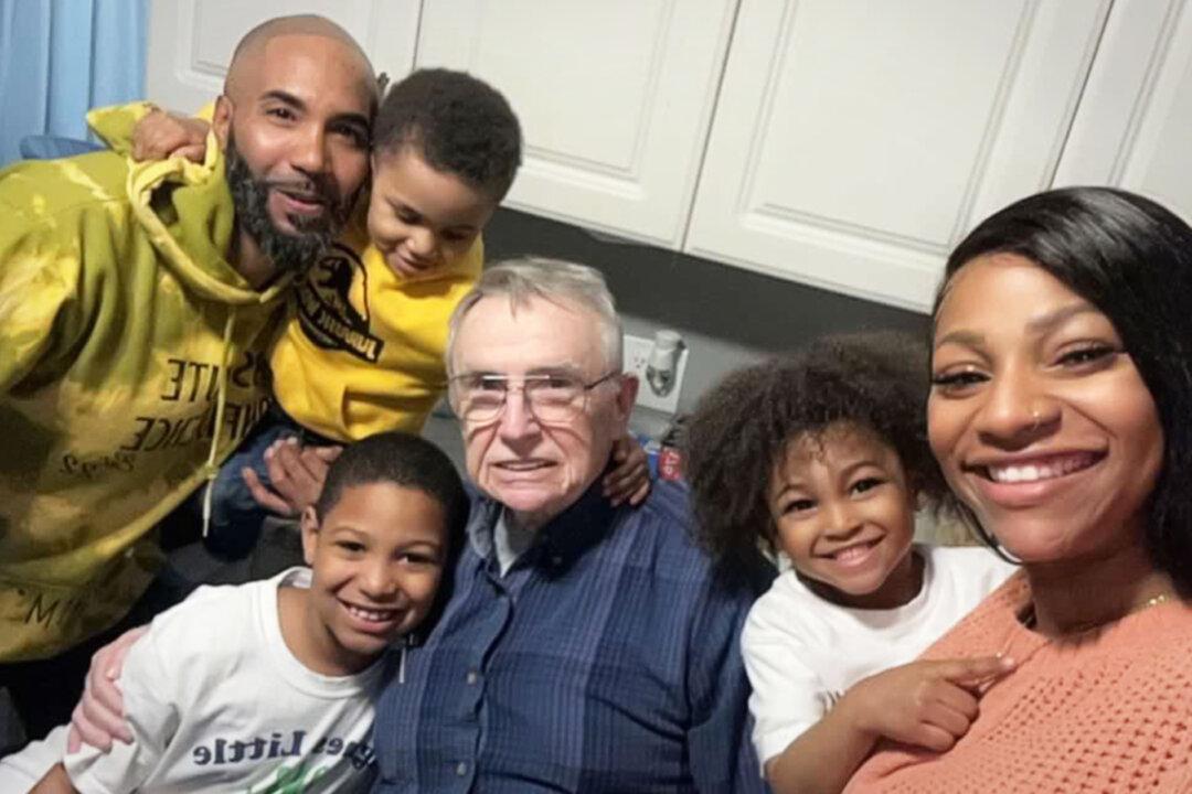 Family Adopts Lonely 82-Year-Old Widowed Neighbor as Their ‘Honorary Grandpa’