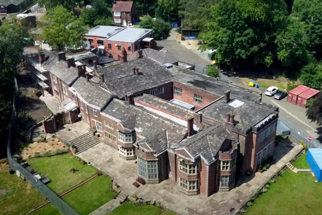American Actor Moves to England to Renovate 600-Year-Old Derelict Hall Belonging to His Ancestors