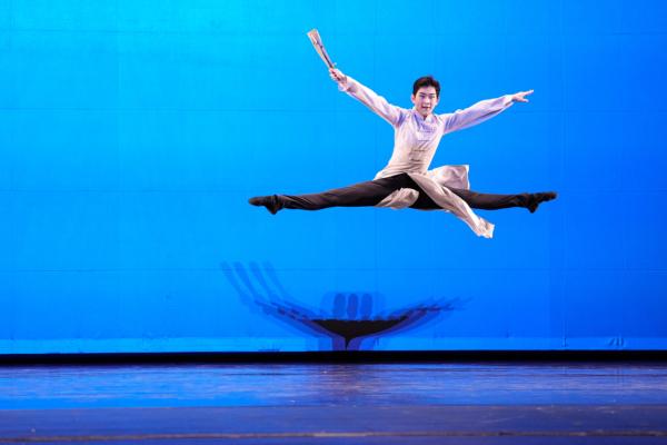 Ethan Guo performs "Fan of a Foreign Land" in the preliminary round of the NTD International Classical Chinese Dance Competition in Purchase, New York, on Sept. 8, 2023. (Larry Dye)