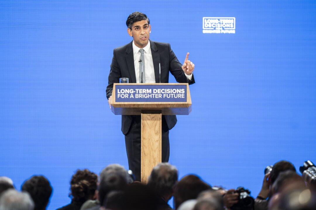 Sunak Cancels HS2 Extension as He Attacks Starmer in Promise to Change Politics