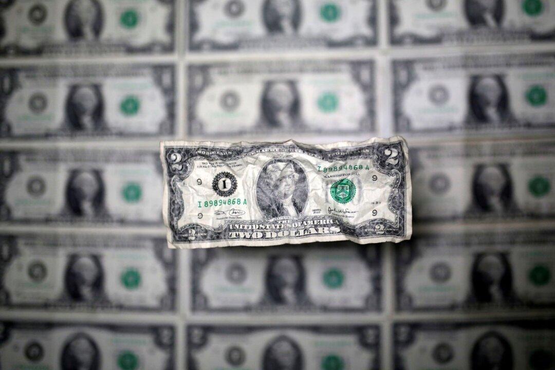Dollar Hits 4-month Low as Fed Signals 2024 Rate Cuts, NOK Stronger After Rate Hike
