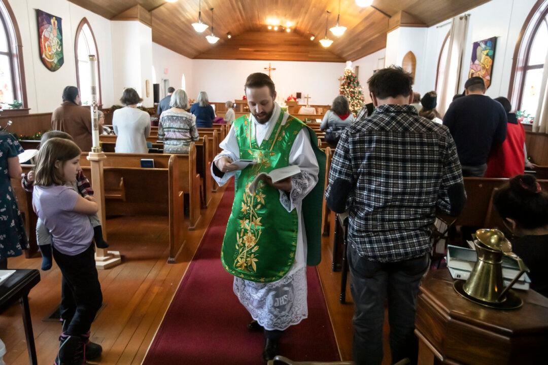 ‘Things Are Not OK’: Priest Prays for NWT Crash Victims and First Responders