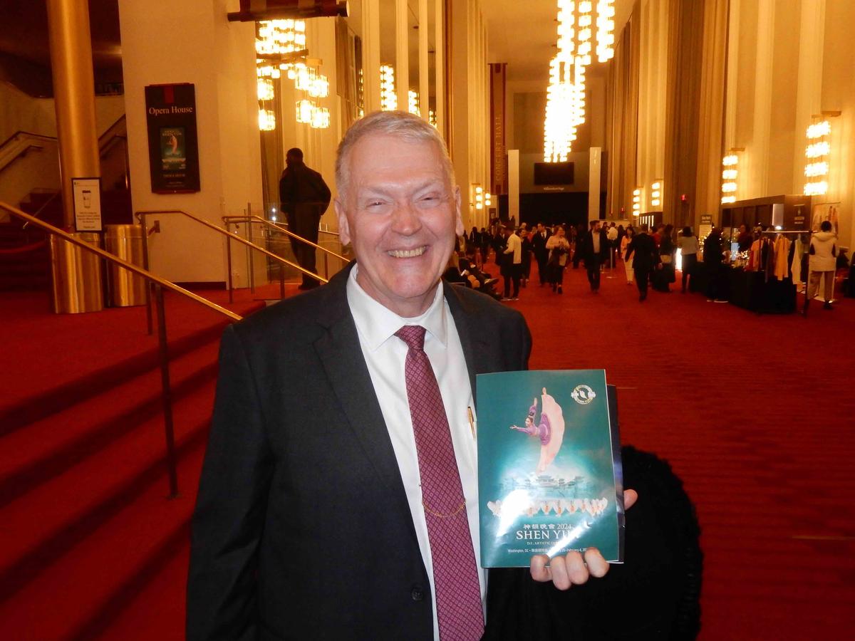 Shen Yun Is ‘Creative Beyond Measure’ Says Retired Professor