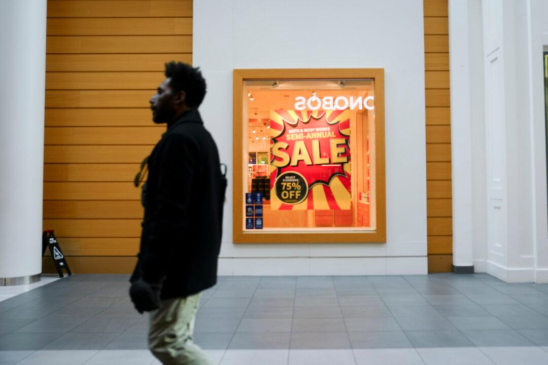 US Economic Growth Revised Downward, Inflation Adjusted Upward in 2nd GDP Estimate