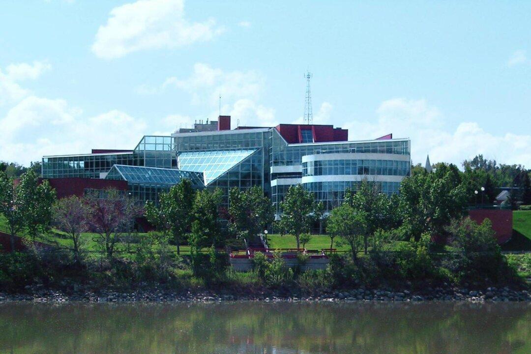 City Council Removes Alberta Mayor’s Powers Over Treatment of City Manager