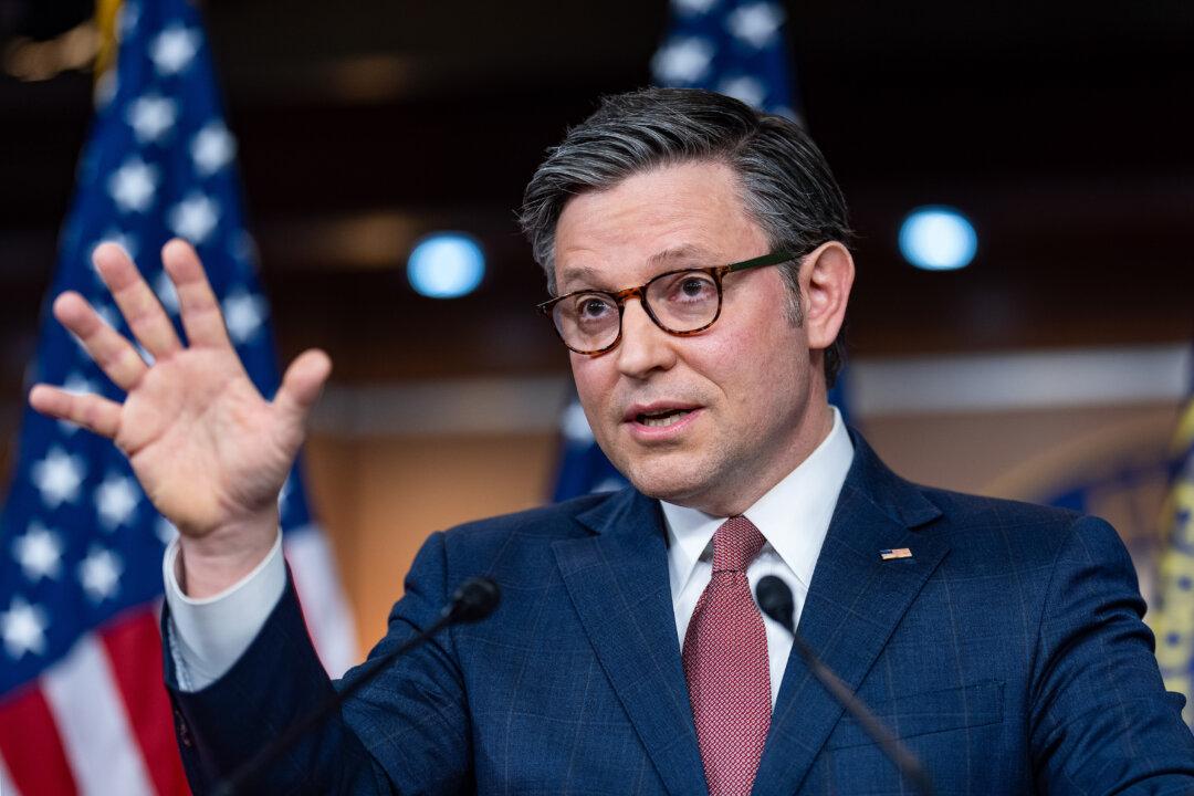 Speaker Says Ukraine Aid Package in Progress, Vote to Come After Recess