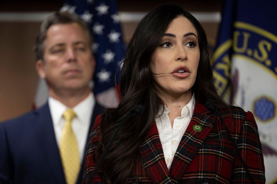 GOP Congresswoman Leads Last-Minute Push to Revive Warrant Requirement in FISA Reauthorization