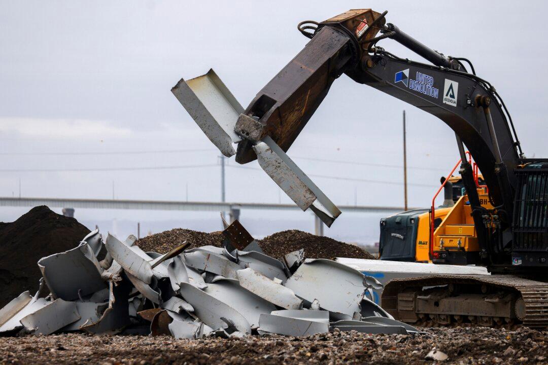 Salvage Crews Race Against the Clock to Remove Massive Chunks of Fallen Baltimore Bridge