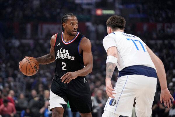 In his first action since March 31, Kawhi Leonard of the Clippers looks for an opening during an NBA playoff game against the Mavericks in Los Angeles on April 23, 2024. (AP Photo/Mark J. Terrill)