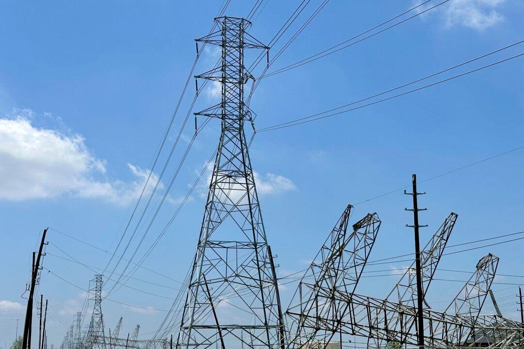 Power Restored to Most Hit by Deadly Houston Storm With Full Service Expected by Wednesday