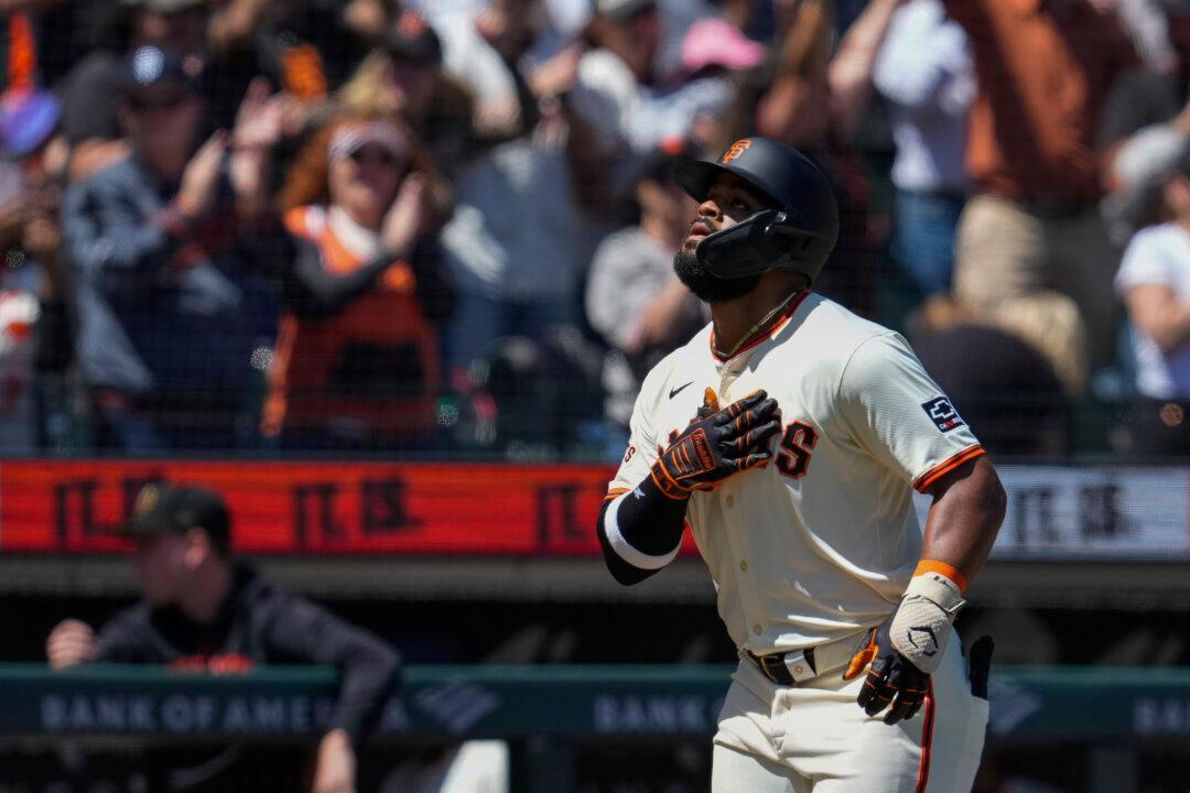 Hicks Overcomes Stomach Issue, Helps Giants Beat Rockies to Gain First Sweep