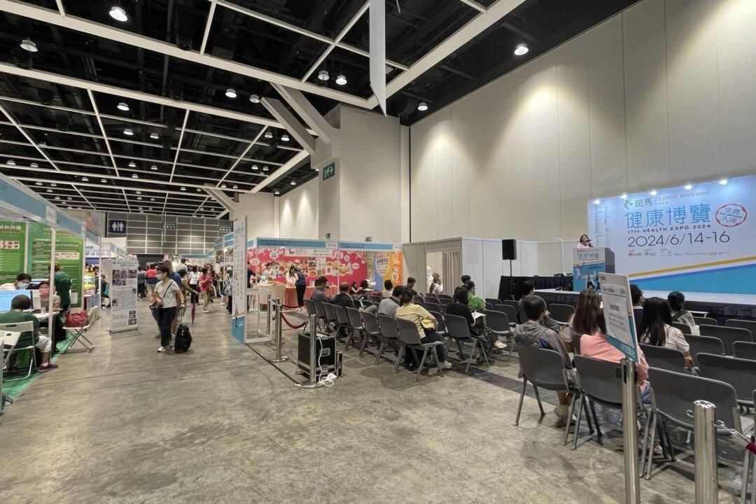 Attendance at Major Hong Kong Event Drops 40 Percent Despite Economic Stimulus: Report