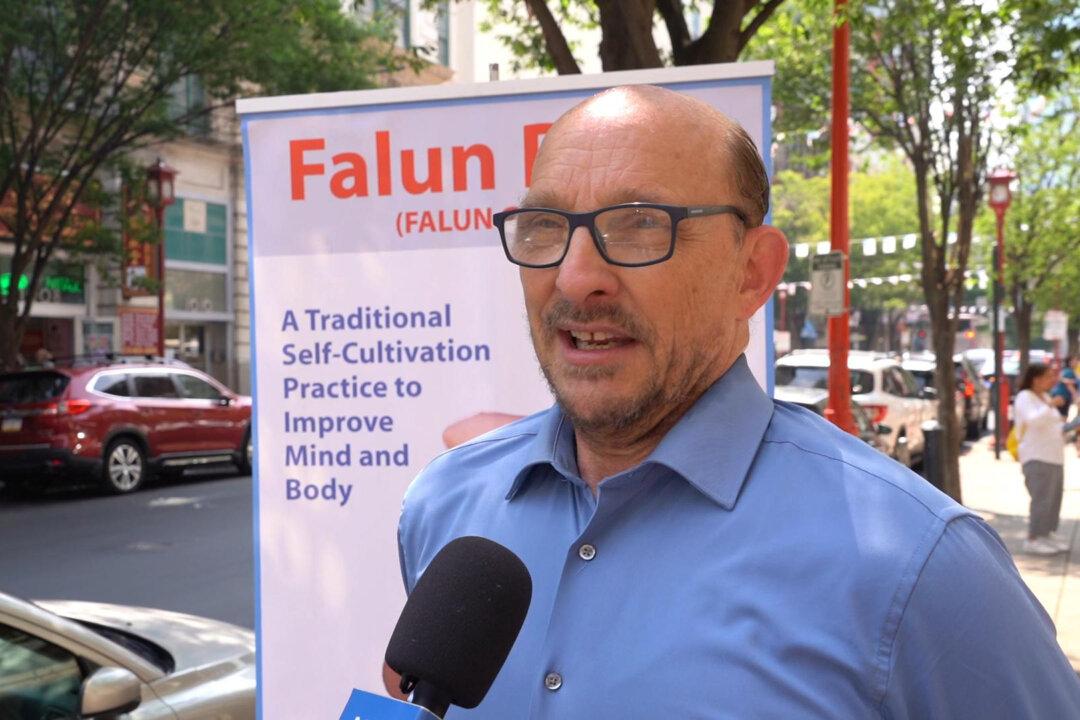 Professor Calls on Americans to ‘Stand With Falun Gong’ Amid CCP’s Persecution