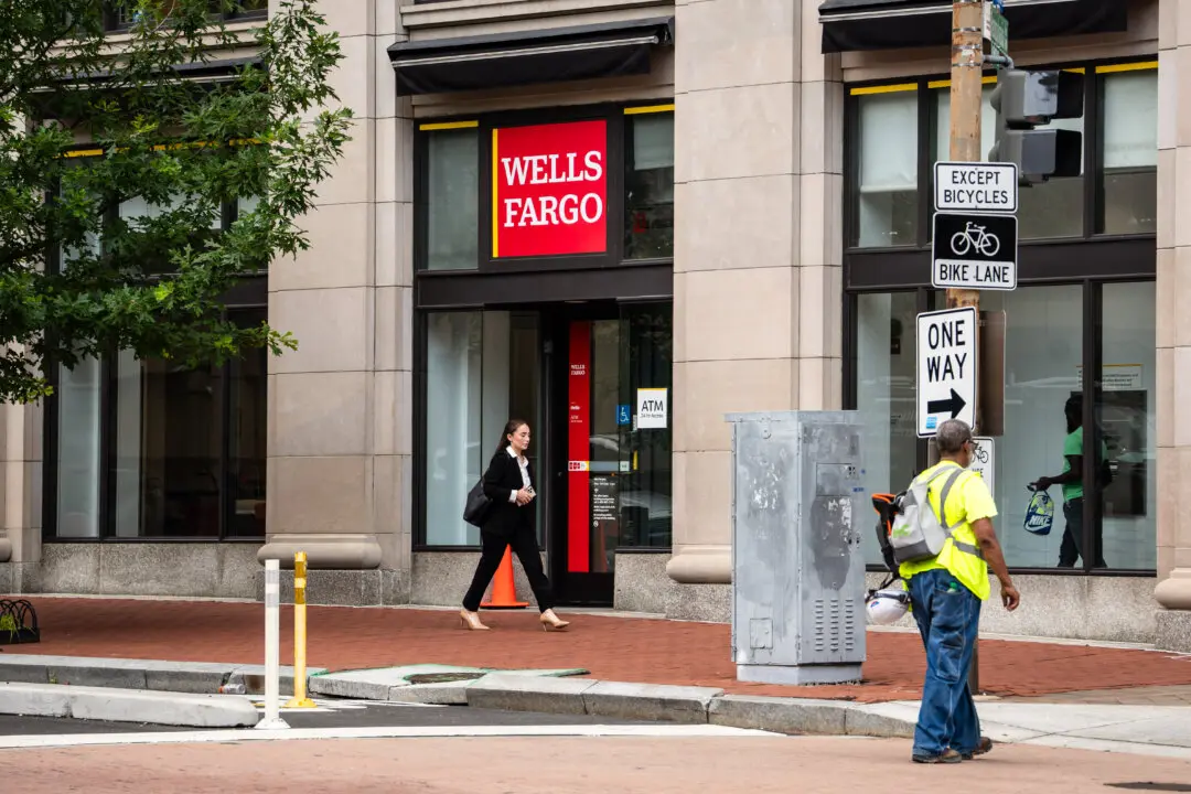 Wells Fargo Follows JPMorgan in Cutting Ties With Shareholder Proxy Advisers