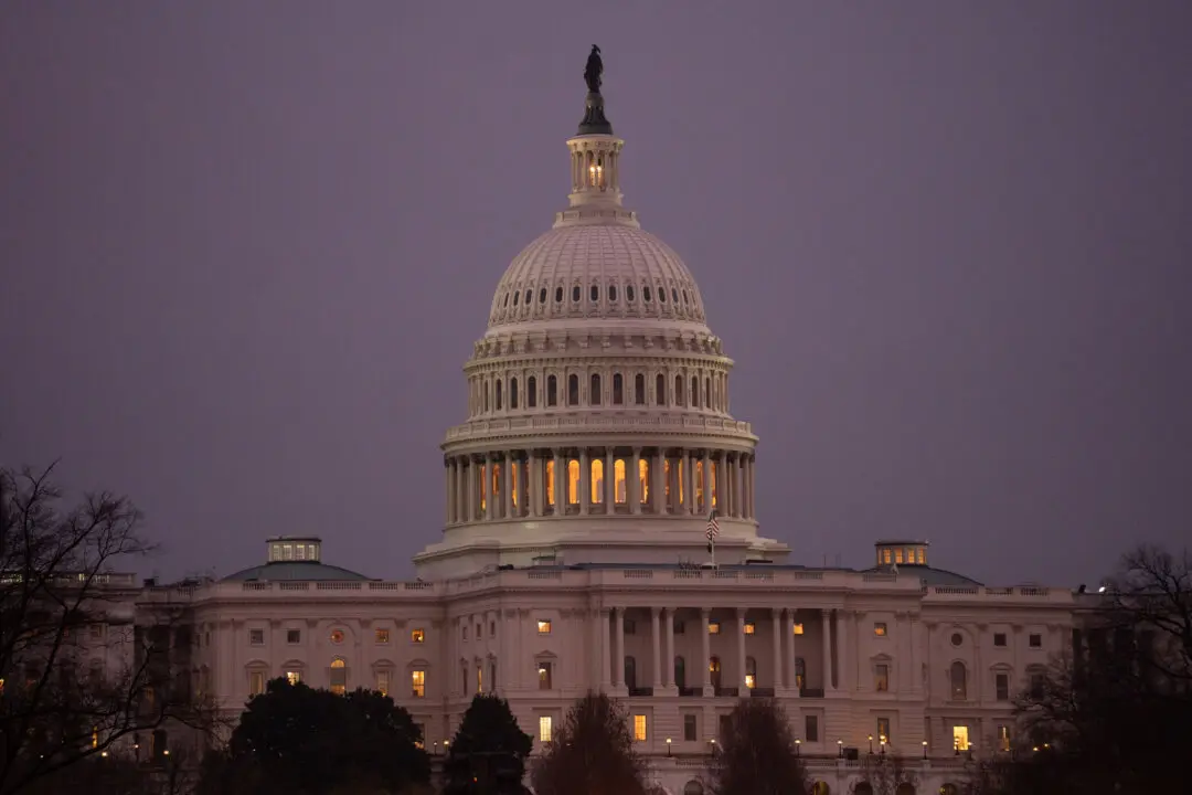 5 GOP Senators Join Democrats to Advance Measure to Block Military Action in Venezuela