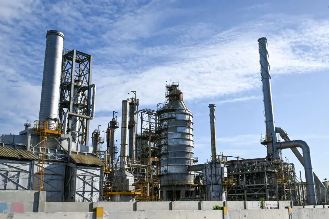 US Allows Major Oil Companies to Resume Energy Production in Venezuela