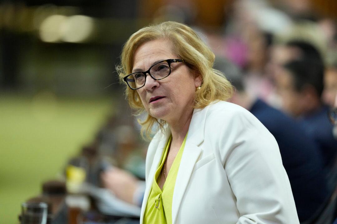 Ottawa Seeks to Track Exit of Temporary Visas Holders