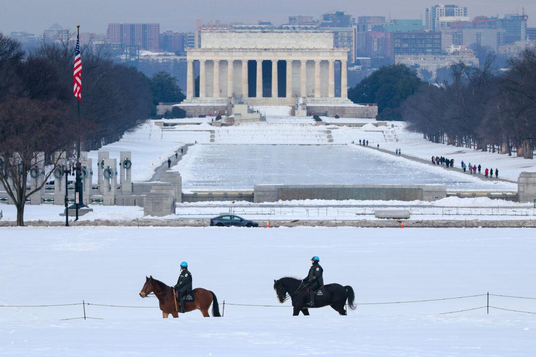 WASHINGTON, DC - FEBRUARY 06: U.S. Park Police conduct a mounted patrol of the National Mall near the Lincoln Memorial ahead of a re-enlistment ceremony for Army National Guard troops on February 06, 2026 in Washington, DC. Braving sub-freezing temperatures, Secretary of War Pete Hegseth led the re-enlistment ceremony for 105 National Guard troops from Alabama, Arkansas, Florida, Indiana, Mississippi, Ohio, Oklahoma, South Carolina and West Virginia at the base of the Washington Monument on the National Mall. (Photo by Chip Somodevilla/Getty Images)