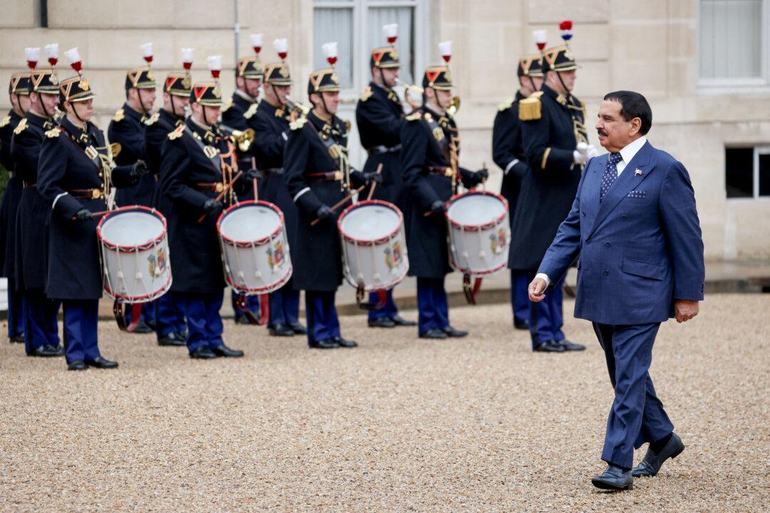Bahrain's King Hamad bin Isa al-Khalifa arrives at the Elysee Presidential Palace to meet with French President in Paris on February 6, 2026. (Photo by Ludovic MARIN / AFP via Getty Images)