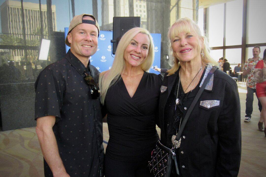 Dance Competition Owner Fulfills Wish to See Shen Yun After 20 Years