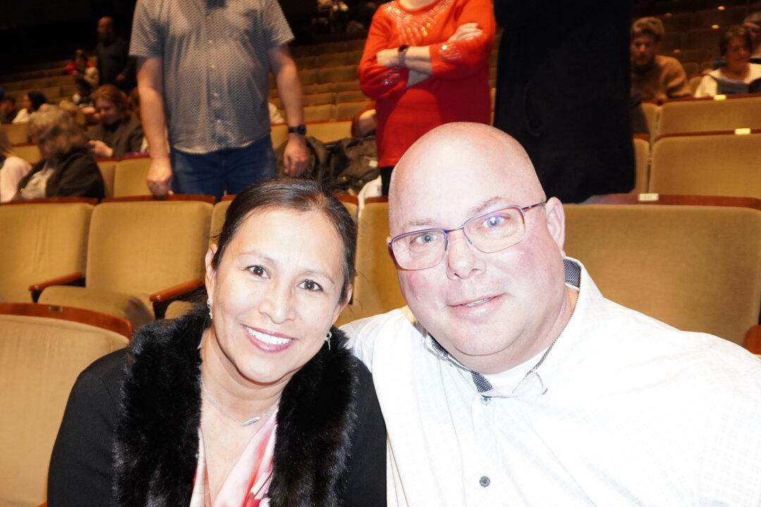 Shen Yun Tickets Are Special Christmas Gift for Dallas Theatergoer