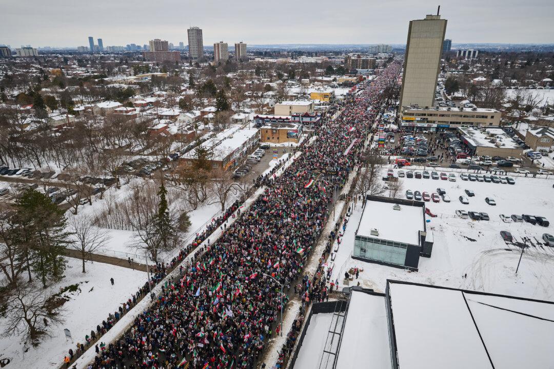 Thousands March in Toronto Rally in Support of Iran Protests