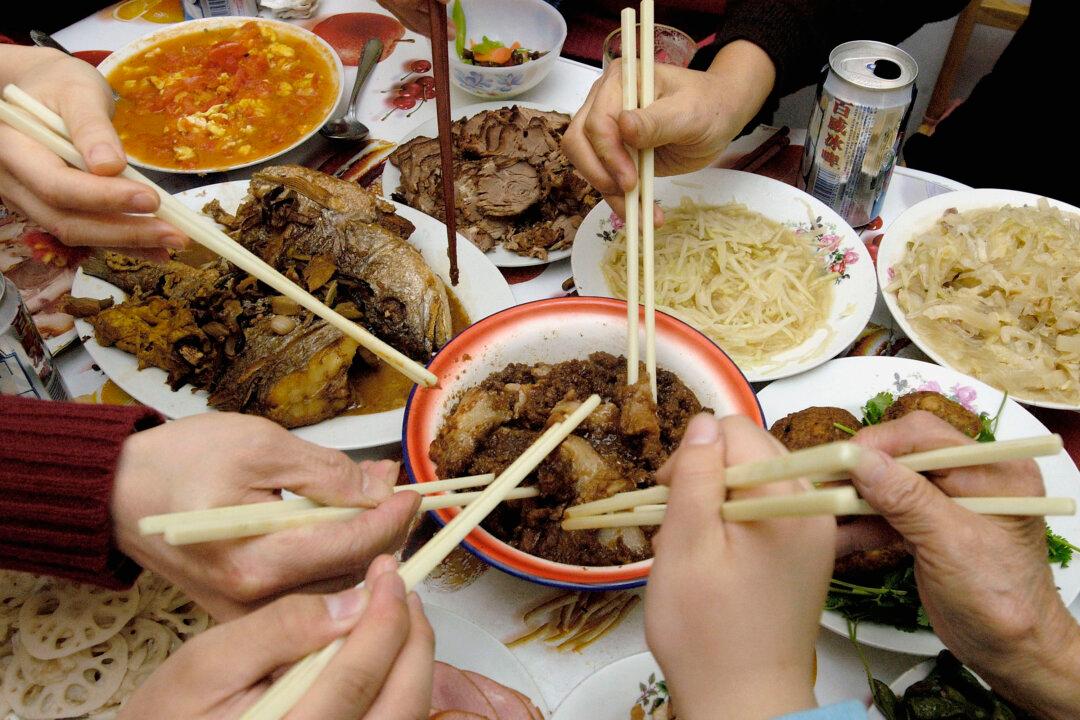 China’s Youth Spend New Year’s Eve With Strangers in New Trend