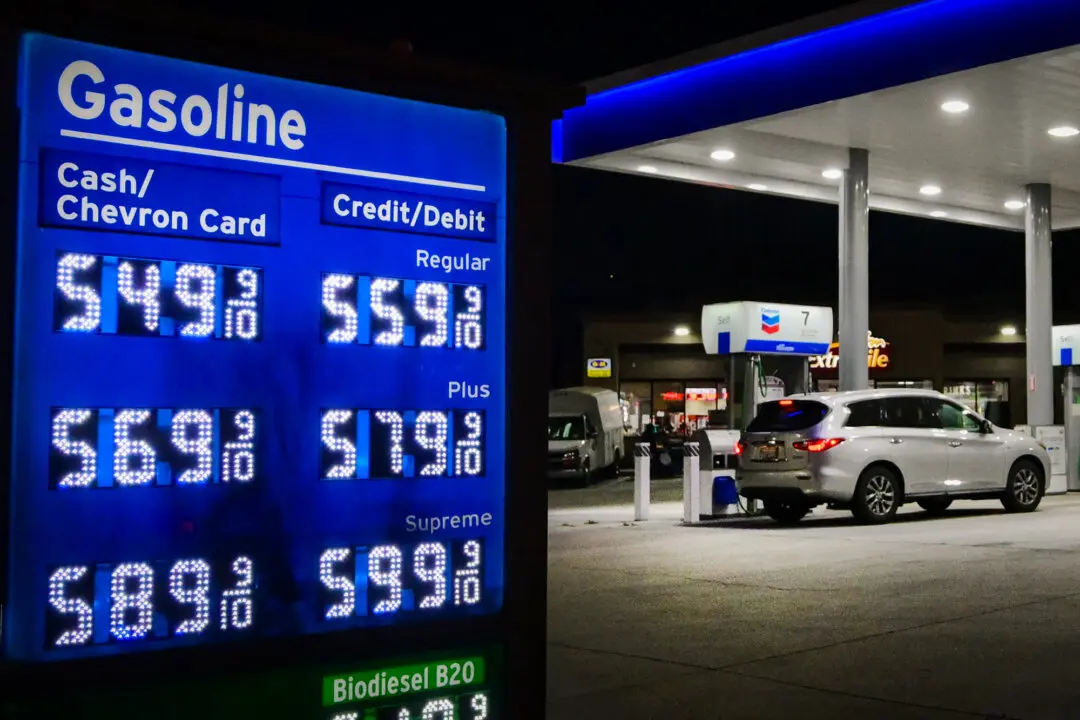 Average Gas Price in US Up One Dollar From February Amid Iran War