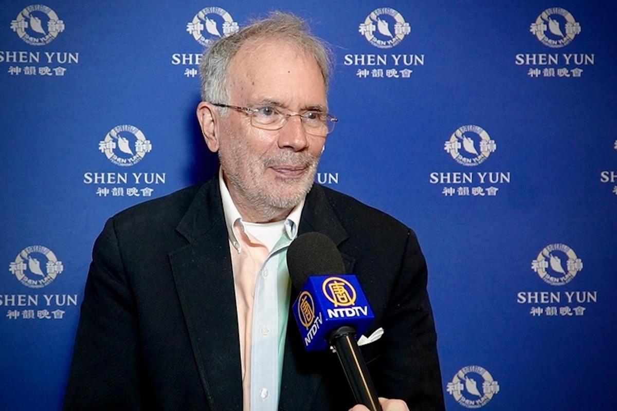 Retired Law Professor: Shen Yun Safeguards the Foundations of Civilization and Exposes Communist Lies