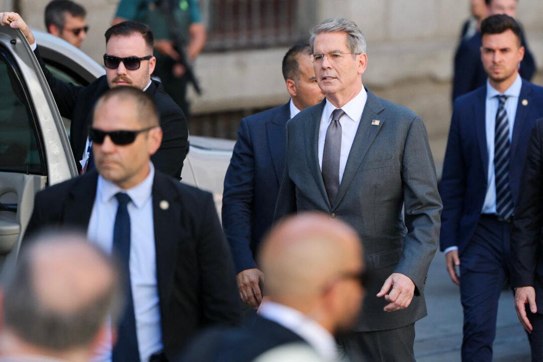 Top US, China Trade Negotiators Meet in Paris Ahead of Trump’s Visit to Beijing