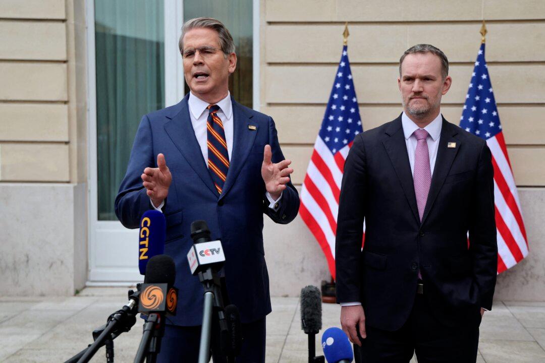 Bessent Says Iran War May Delay Trump’s China Visit