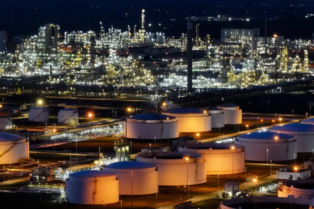 Iran Steps Up Attacks on Gulf Oil Facilities, Sending Crude Prices Soaring