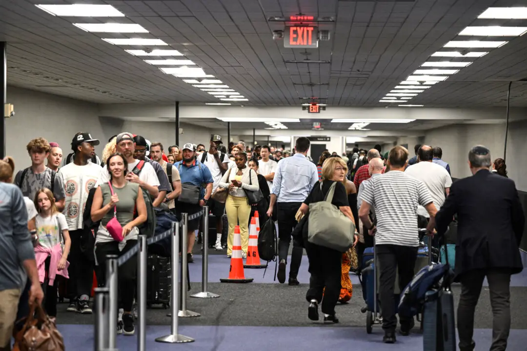More Than 450 TSA Agents Quit During DHS Shutdown as Airport Delays Grow