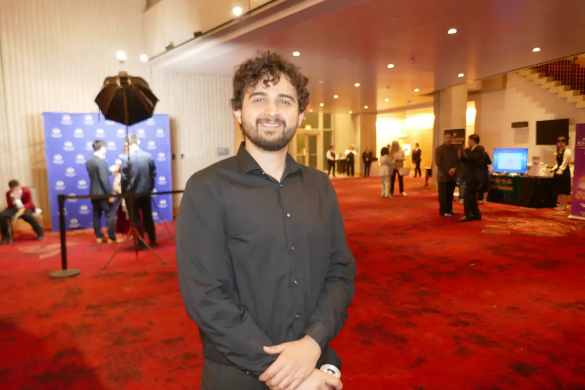 Emmy-Winning Photographer Praises Shen Yun’s Music as Deeply Healing