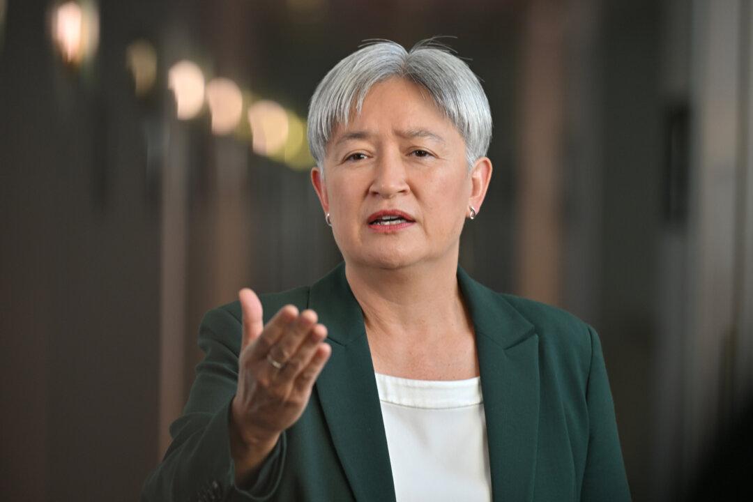 Wong Says Australia Will Not Lift Sanctions on Russian Oil