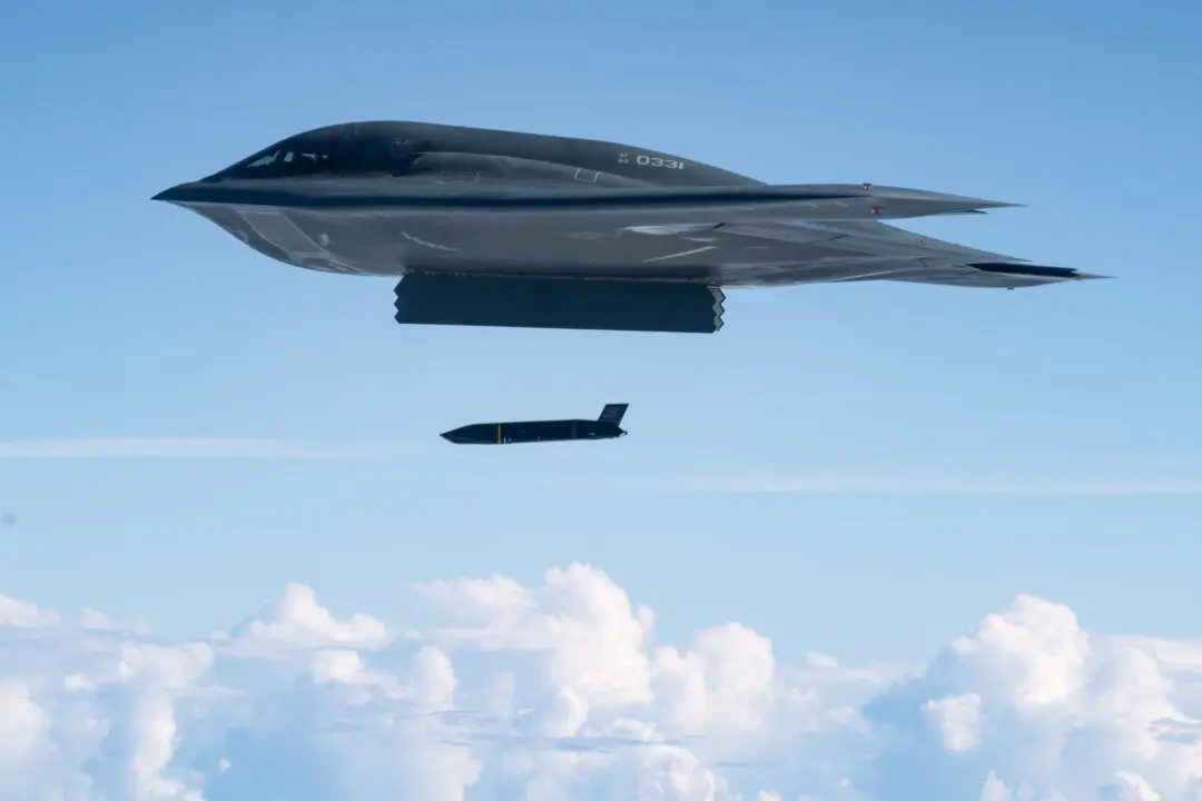 US B-2 Bomber Showcases Ability to Launch Stealth Anti-Ship Missile for First Time