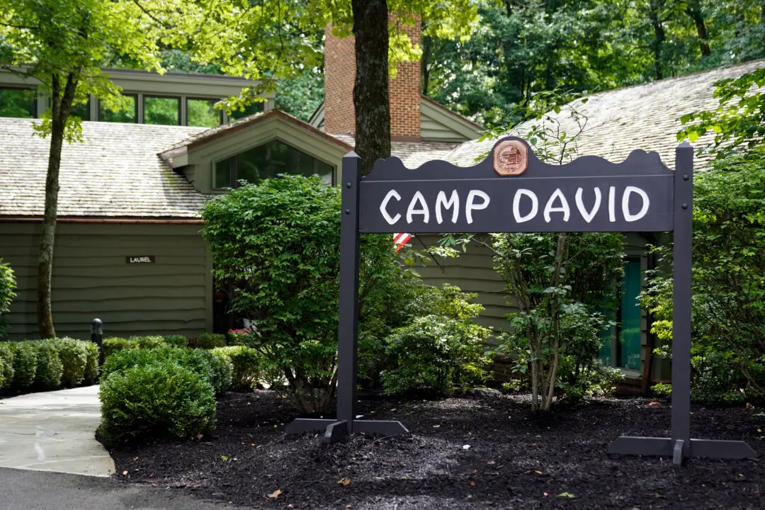 Trump to Host Cabinet Meeting at Camp David on Friday