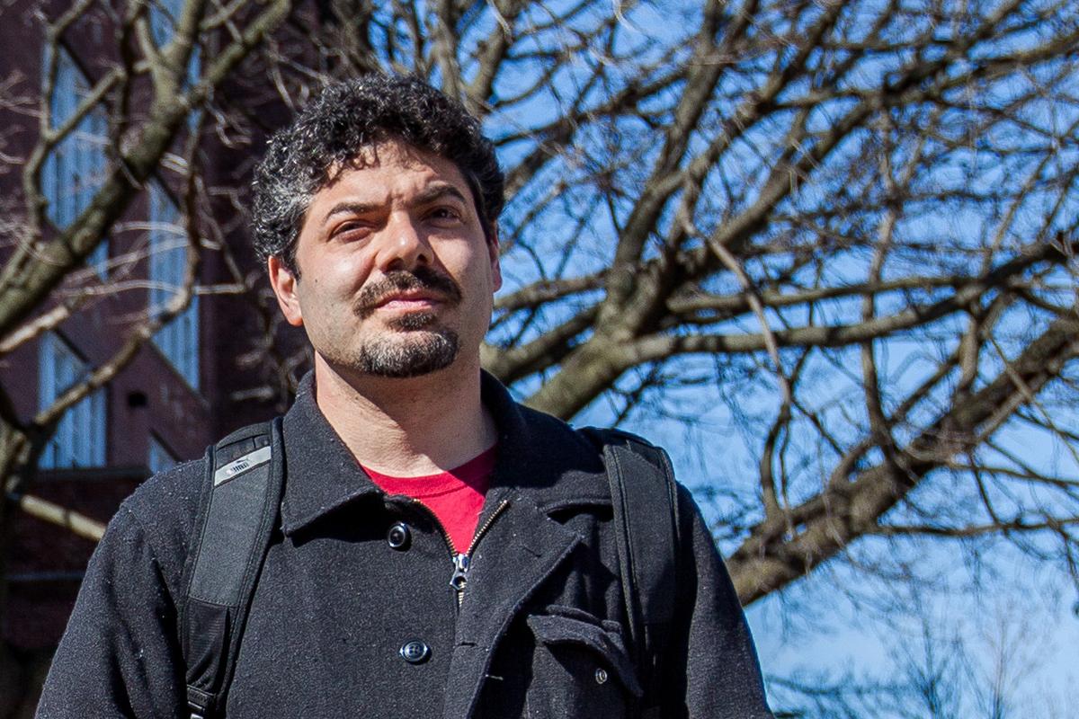 Danny Katch attends a test opt-out rally near his daughter’s school, the P.S. 69 in Jackson Heights, Queens, April 1. (Petr Svab/Epoch Times) Danny Katch attends a test opt-out rally near his daughter’s school, the P.S. 69 in Jackson Heights, Queens, April 1. (Petr Svab/Epoch Times)